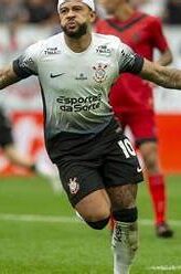 Corinthians vence Racing-URU com gol no fim e mantém chances na Sul-Americana